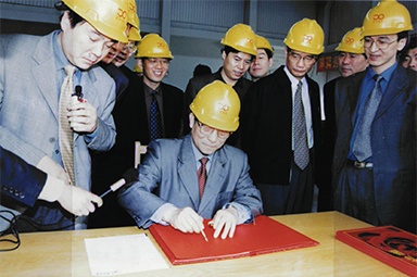 2002年4月3日，時任浙江省省長柴松岳視察景興工業(yè)園