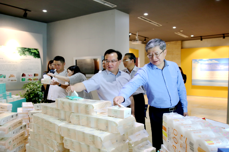 2019年 5月22日，時任浙江省社會組織綜合黨委專職副書記、省民政廳社會組織管理局局長蔡國華蒞臨景興紙業(yè)調(diào)研企業(yè)發(fā)展情況和黨建工作