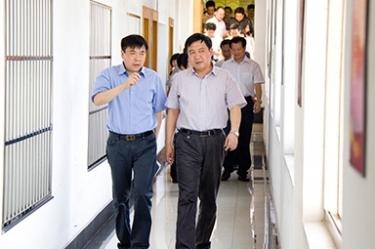 2012年7月5日，時任嘉興市委書記李衛(wèi)寧一行調(diào)研公司黨建工作